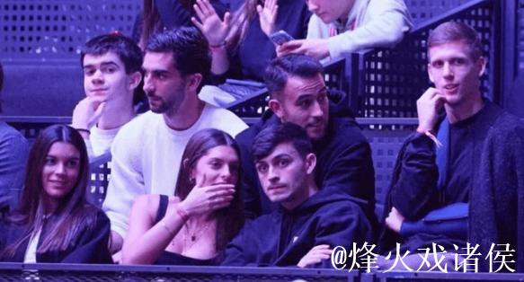 放松身心,胜奥萨苏纳后巴萨众将前往观看板式网球巡回赛 放松身心,胜奥萨苏纳后巴萨众将前往观看板式网球巡回赛